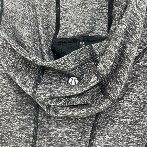 Lululemon Run Back On Track Pullover Heather Black Ponytail Hole Zipper Size 8 - Picture 3 of 10